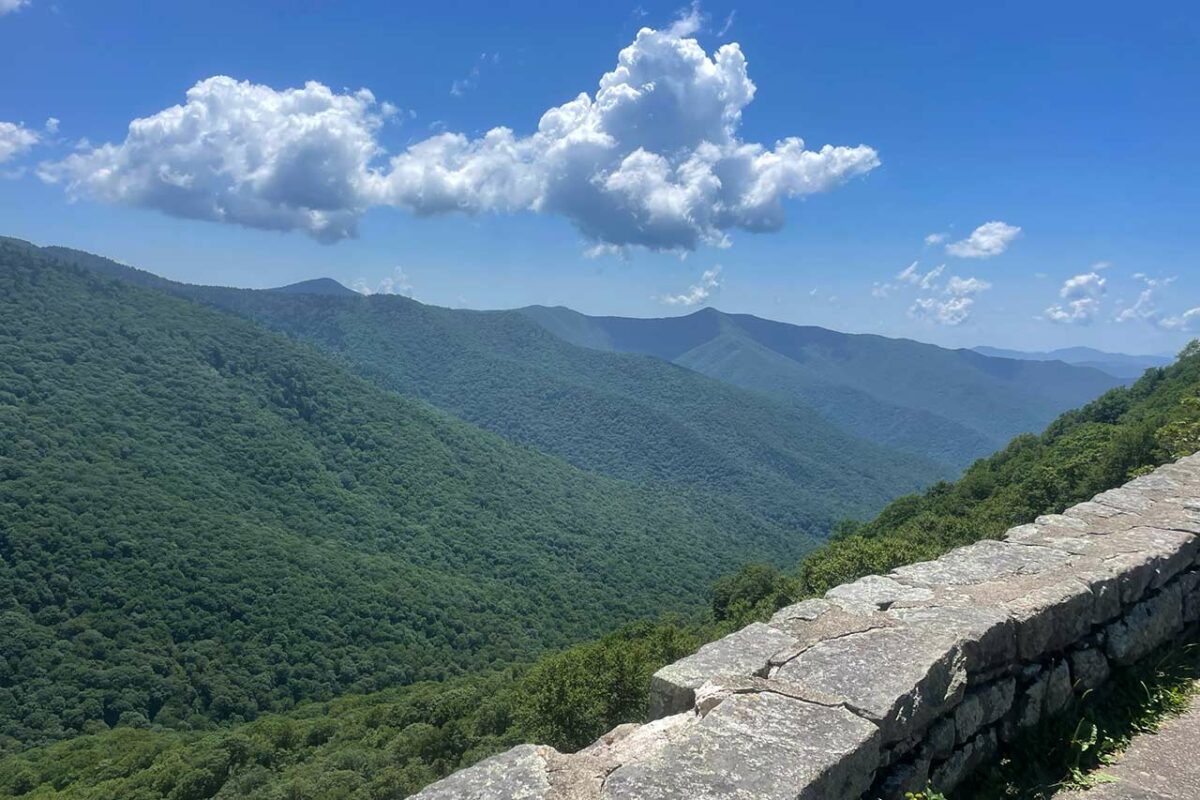 An overlook from the Blue Ridge Parkway looking east