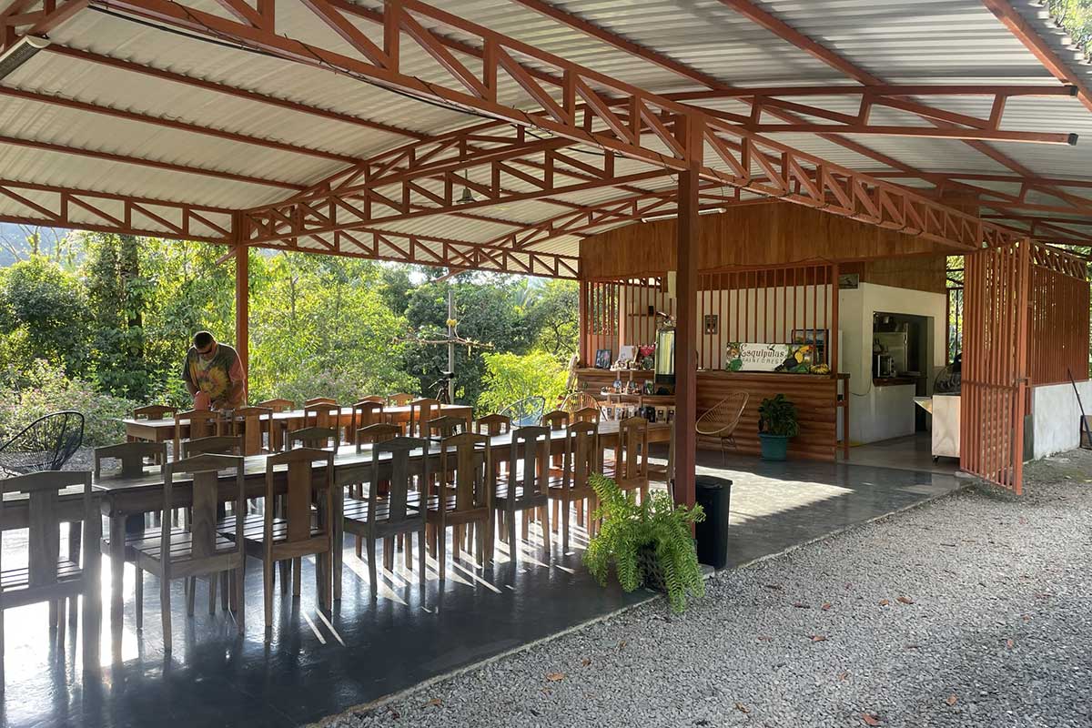 Breakfast and birding at Esquipulas Rainforest